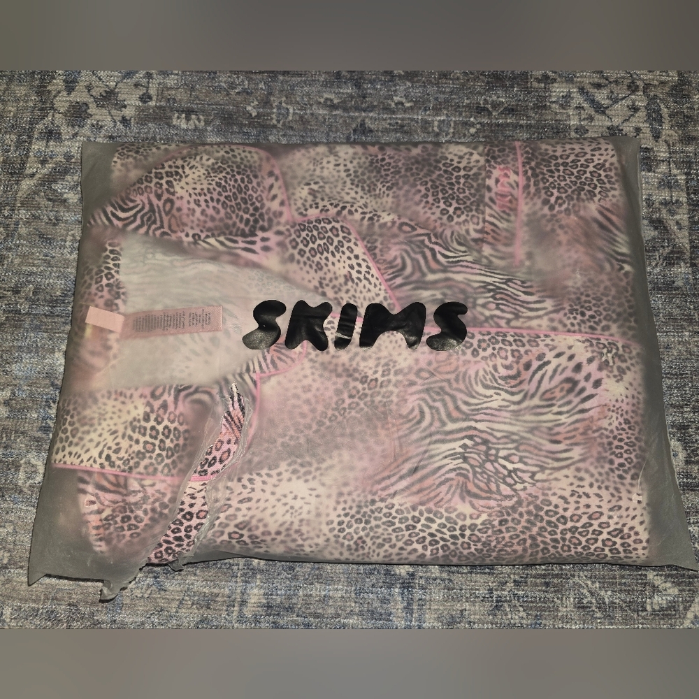 SKIMS Sleep Long Sleeve Button Up Set - Bloom Mini Multi Animal Print - Picture 4 of 12